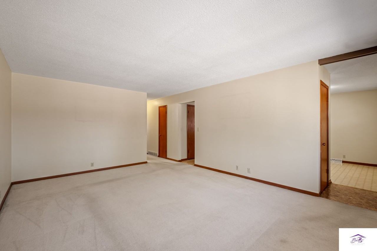 9605 Binney St - Photo 3 of 19