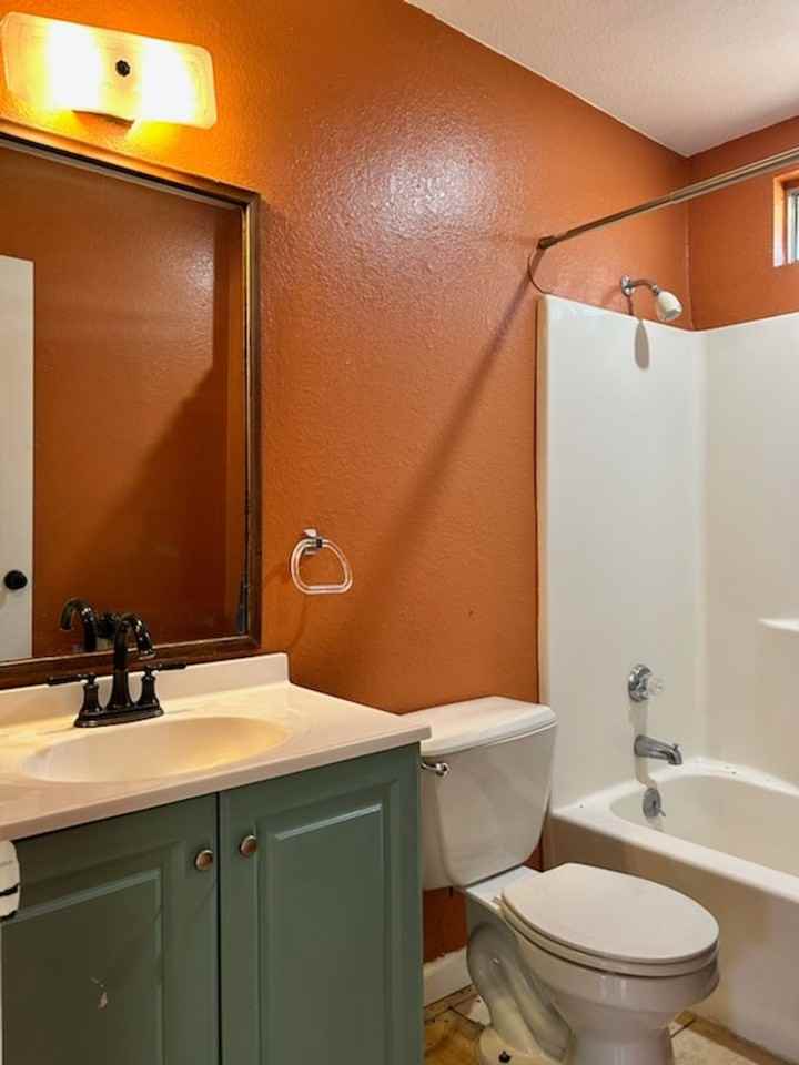 224 W Wilson Ave - Photo 7 of 9