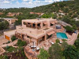 featured image of 2037 Calle Lejano