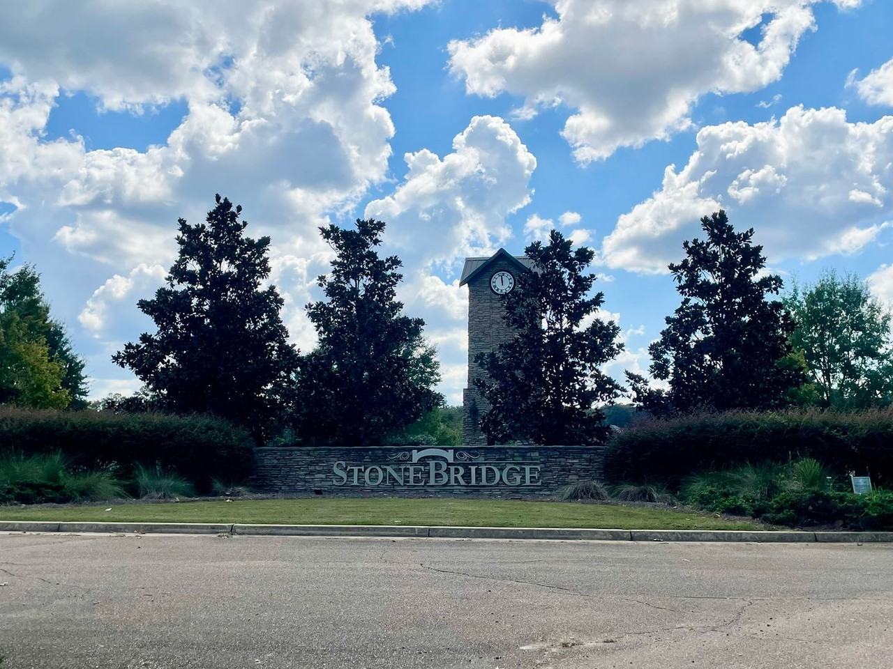 556 Stone Brook Pl - Photo 2 of 18