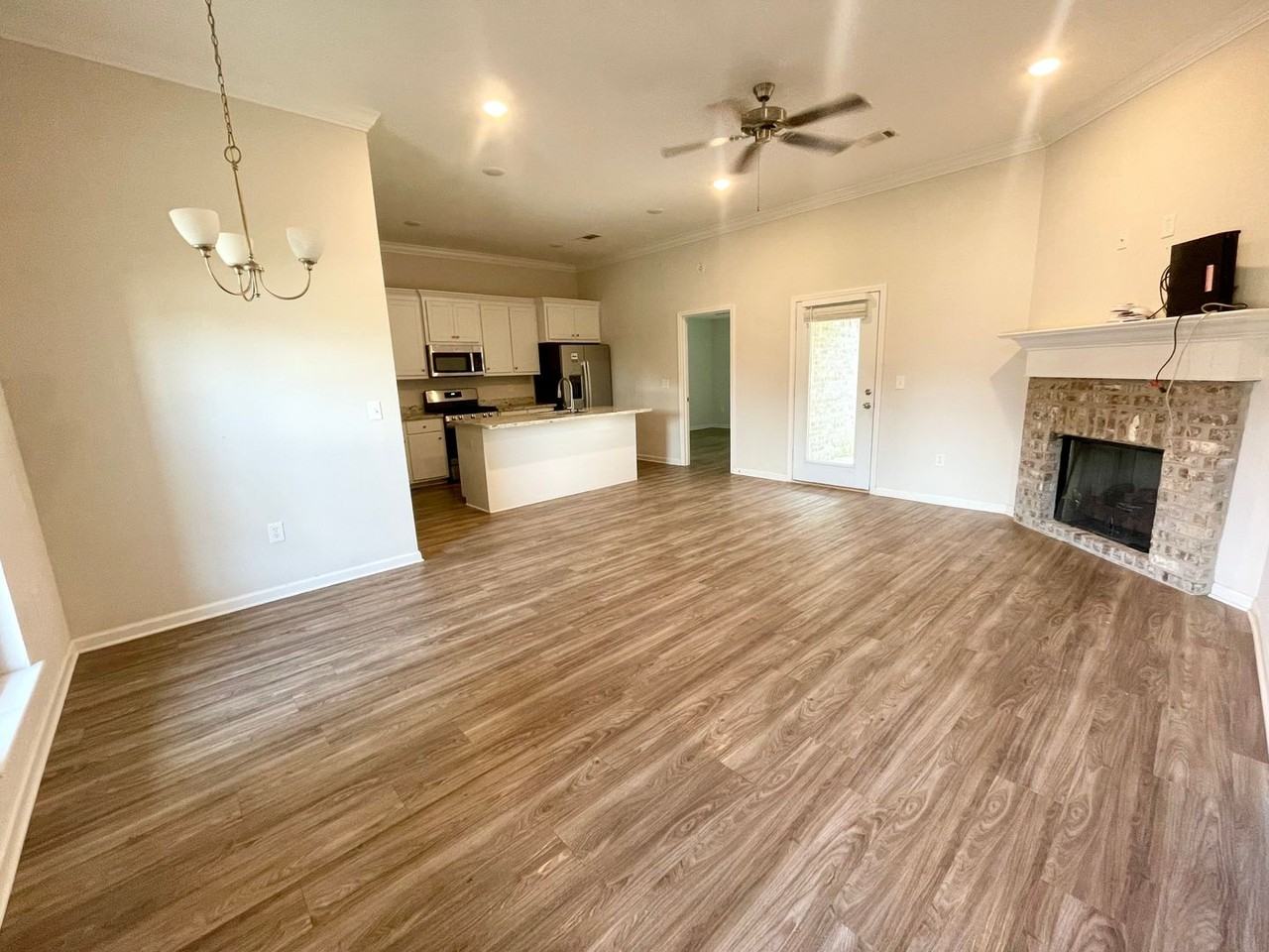 556 Stone Brook Pl - Photo 3 of 18