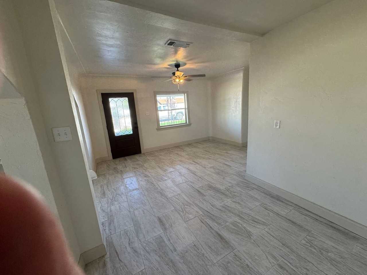 2607 Davis St - Photo 2 of 24