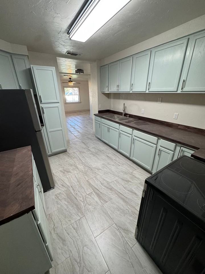 2607 Davis St - Photo 4 of 24