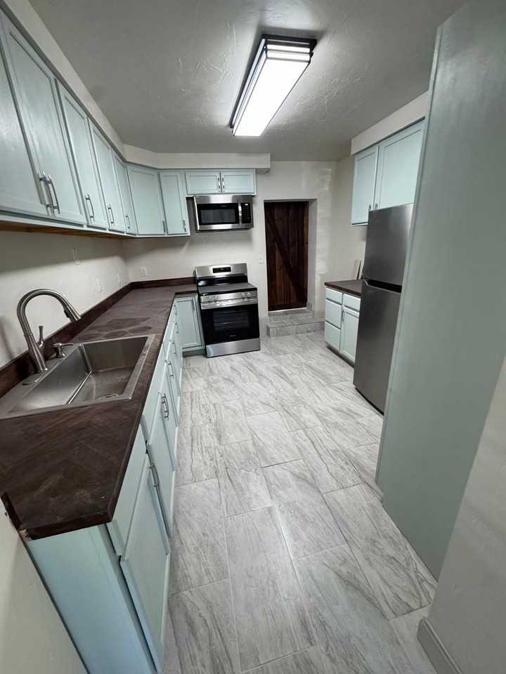 2607 Davis St - Photo 5 of 24