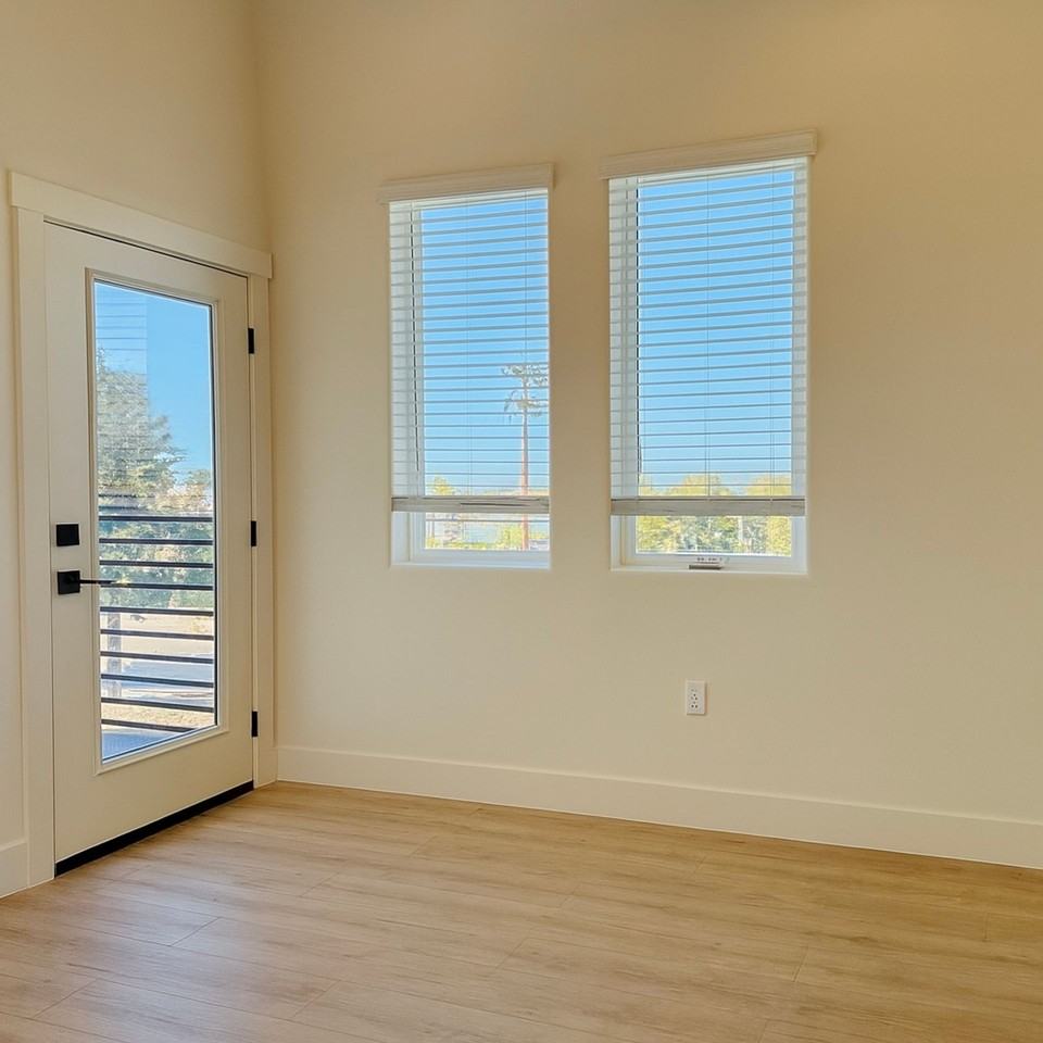 470 NW Fir Ave - Photo 5 of 14