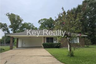 2412 Greenway Dr - Photo 1 of 1