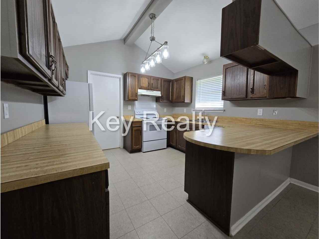 2412 Greenway Drive - Photo 2 of 13