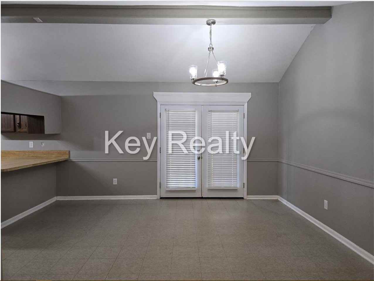 2412 Greenway Drive - Photo 4 of 13