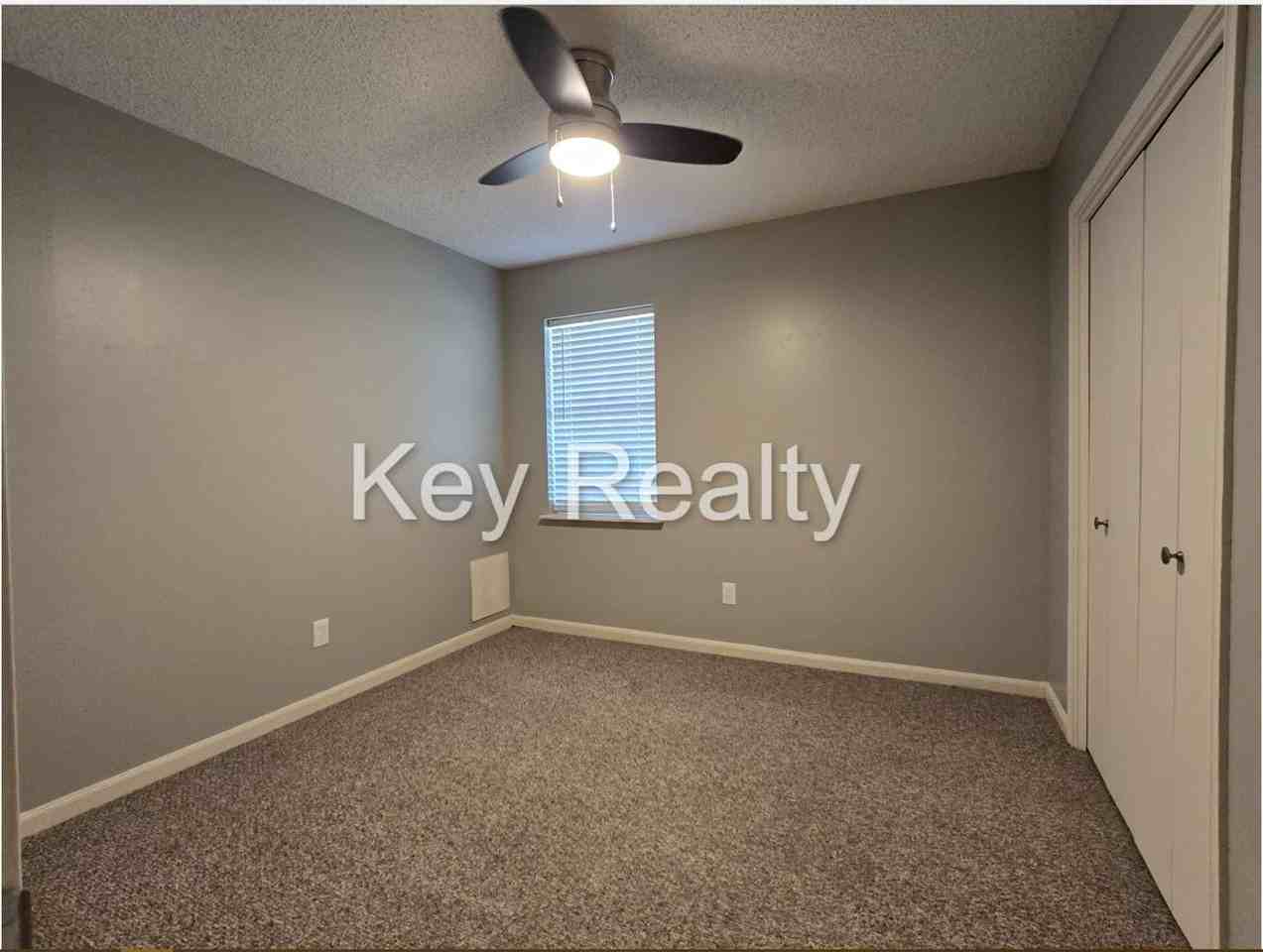 2412 Greenway Drive - Photo 6 of 13