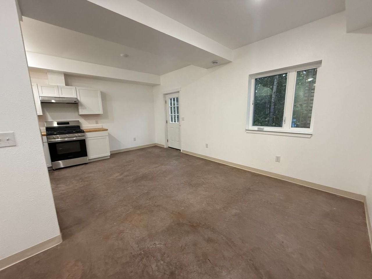 413 E 8th Ave - Photo 4 of 17