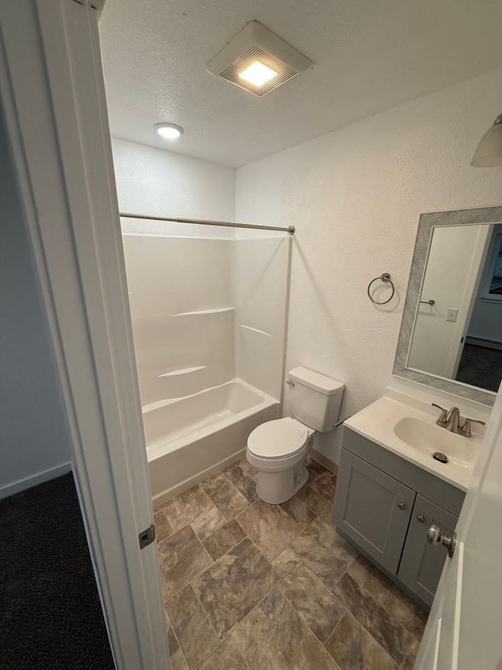 413 E 8th Ave - Photo 7 of 17