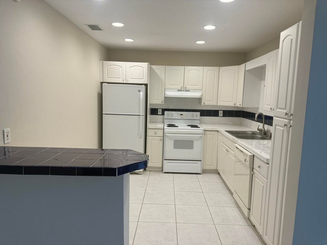 300 Ne 31st St - Photo 3 of 10