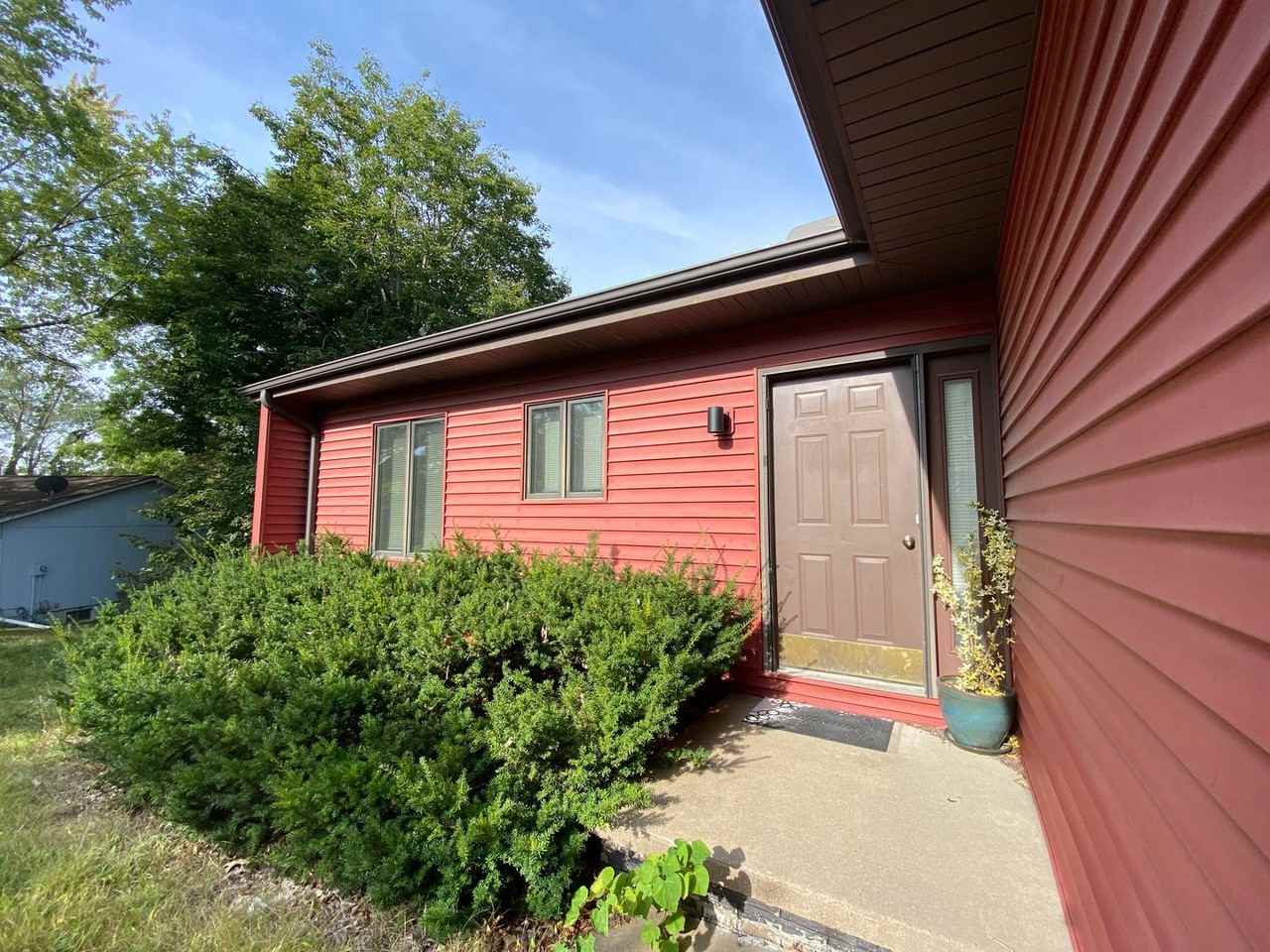 1316 Southview Cir - Photo 2 of 25