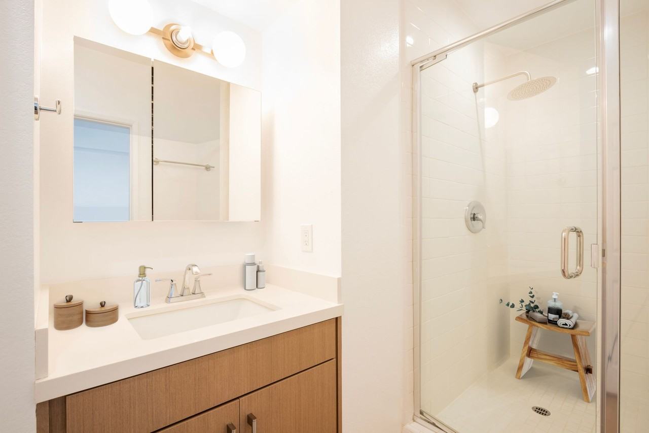 2123 Rodney Dr - Photo 3 of 4