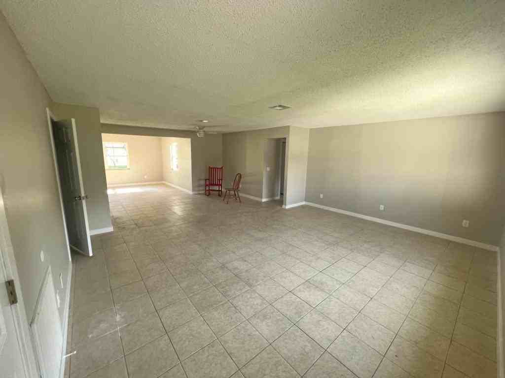 6143 Alderwood St - Photo 2 of 19