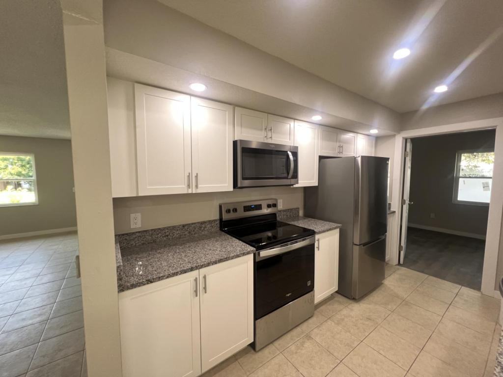 6143 Alderwood St - Photo 6 of 19