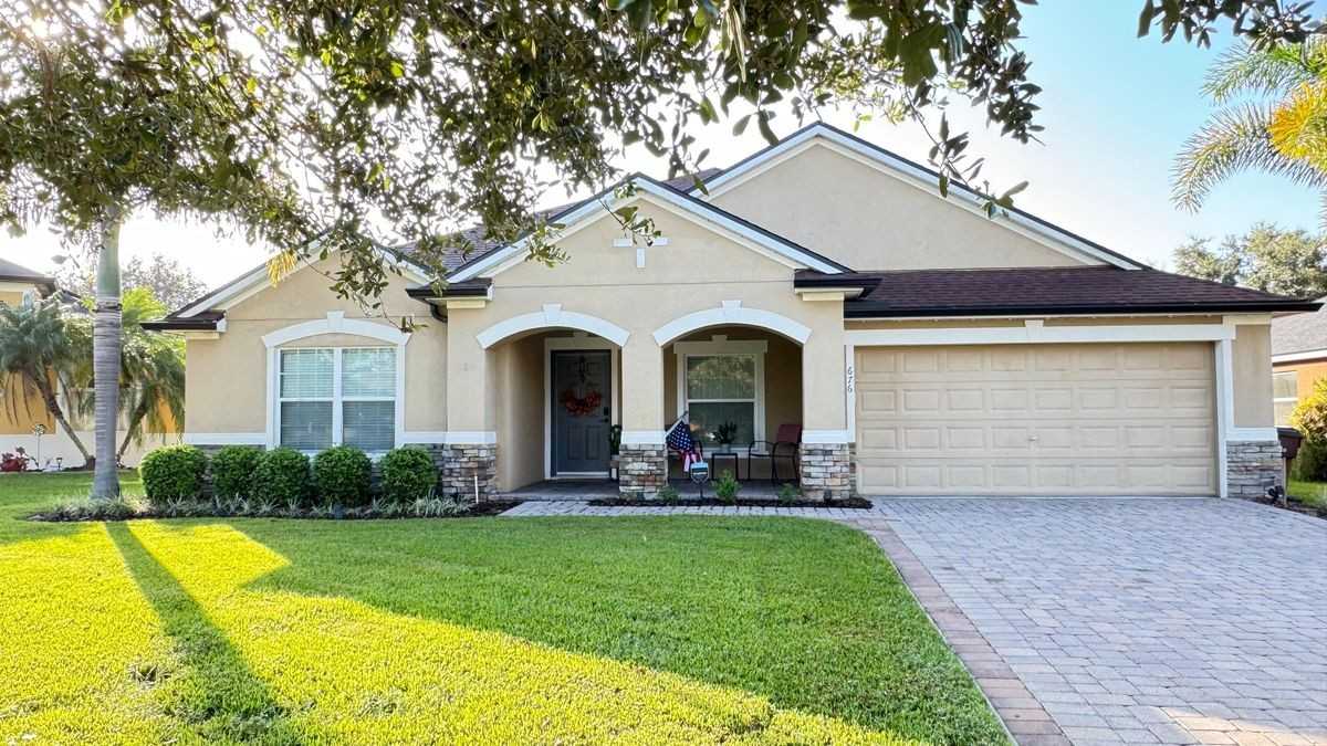 676 Seneca Trl - Photo 2 of 35