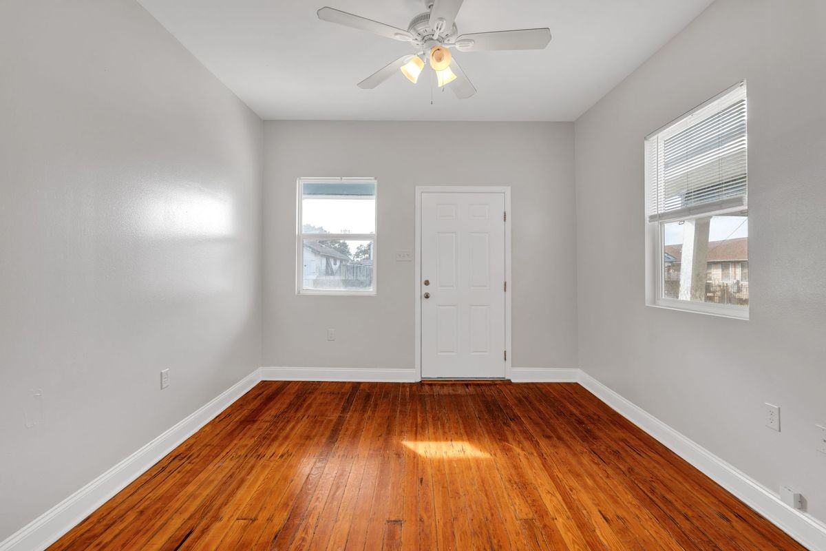 1907 Congress St - Photo 4 of 12