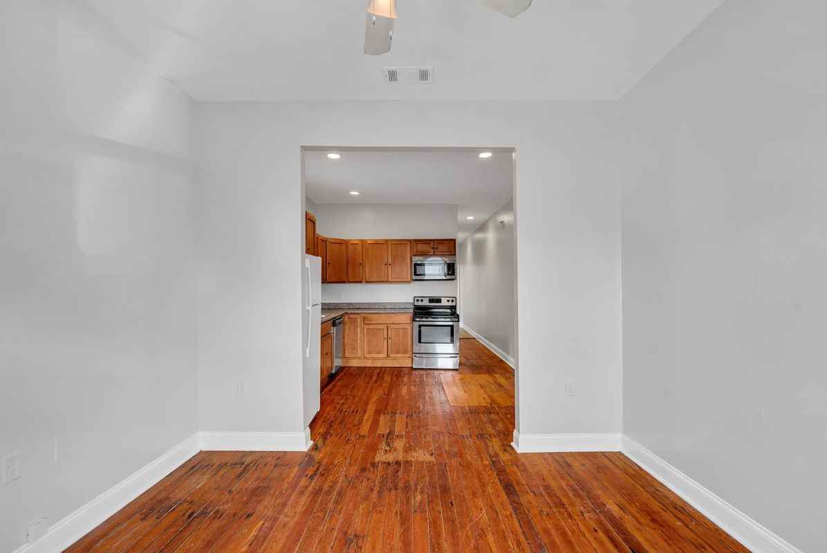 1907 Congress St - Photo 5 of 12