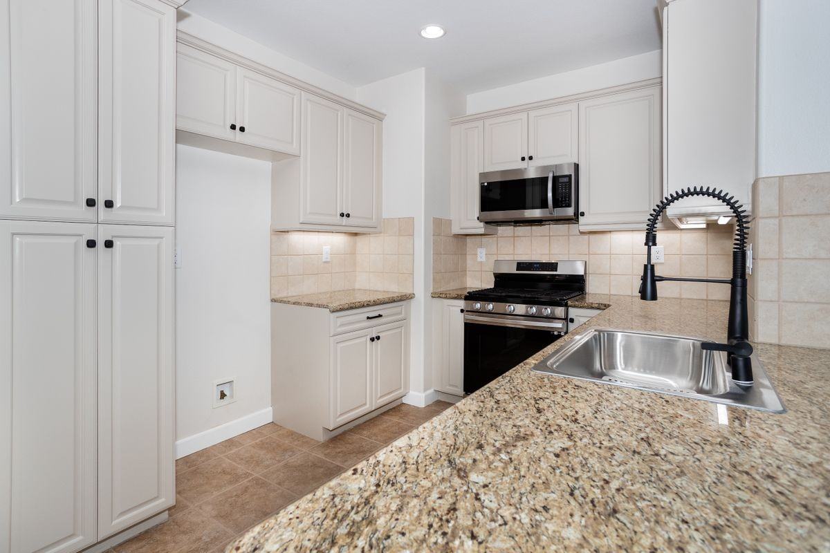 4104 Peninsula Dr - Photo 2 of 15