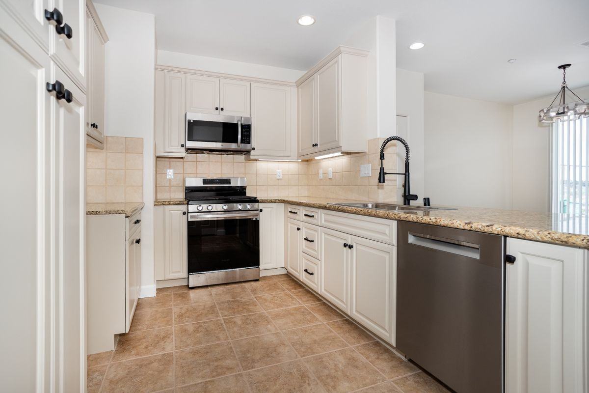 4104 Peninsula Dr - Photo 3 of 15