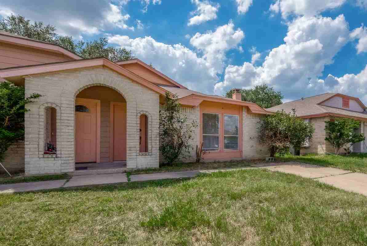 11009 Crenchrus Ct - Photo 2 of 39