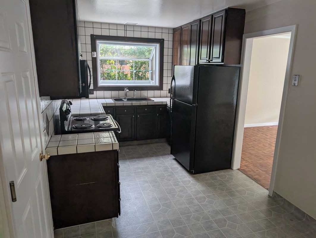 709 Pepper Dr - Photo 2 of 18