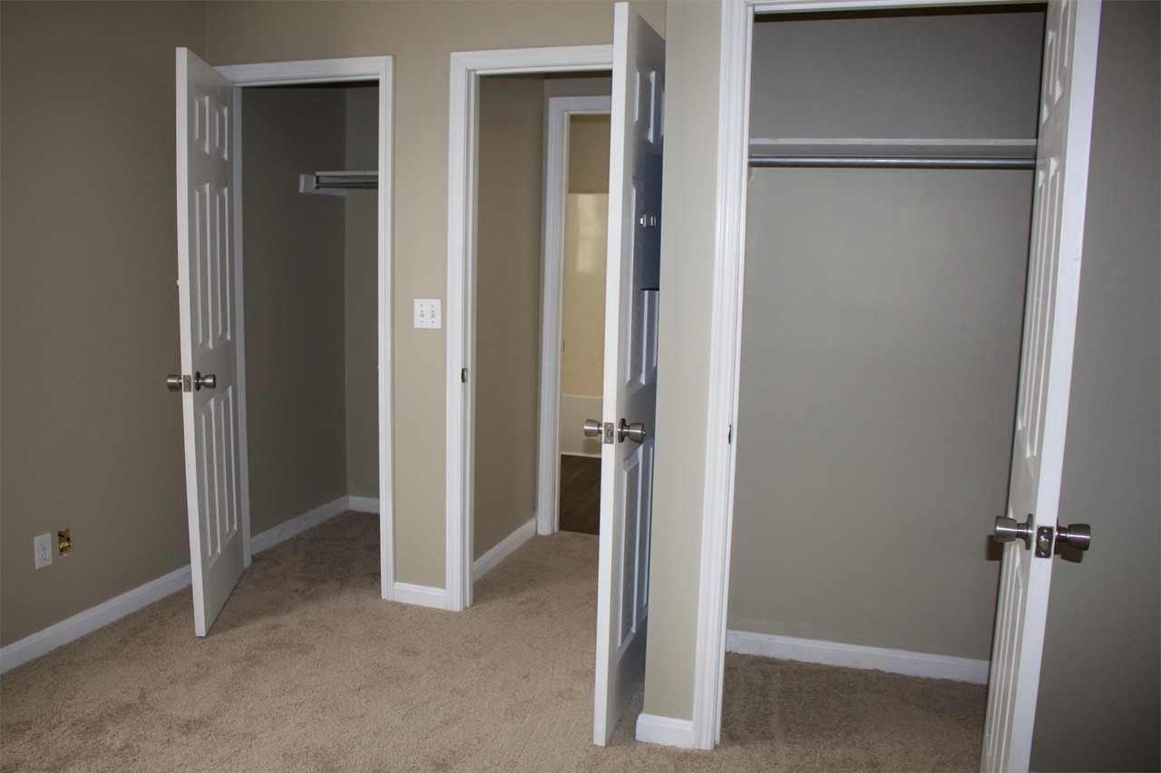 2467 3rd Ave - Photo 4 of 20