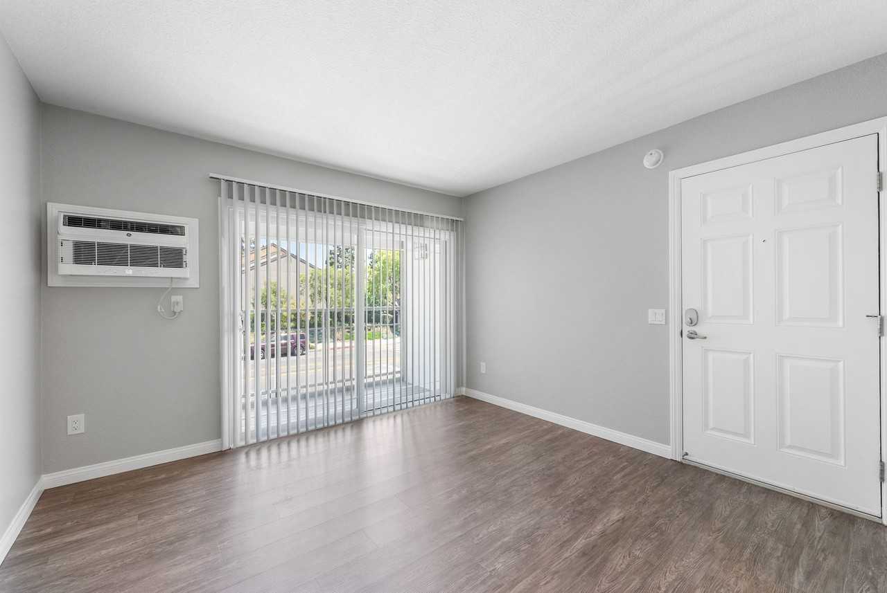 Highland Pinetree Apartments - Photo 5 of 33