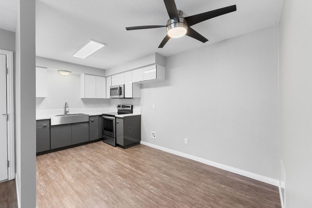 Highland Pinetree Apartments - Photo 6 of 33