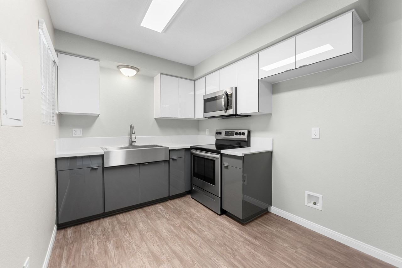 Highland Pinetree Apartments - Photo 7 of 33