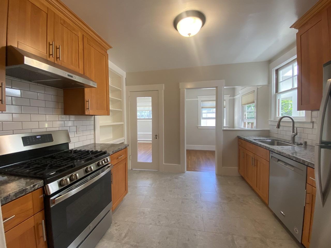 1401 Bellevue Ave - Photo 6 of 31