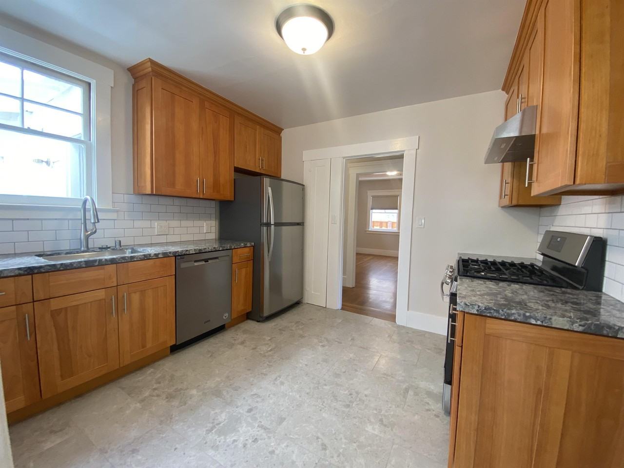 1401 Bellevue Ave - Photo 6 of 31