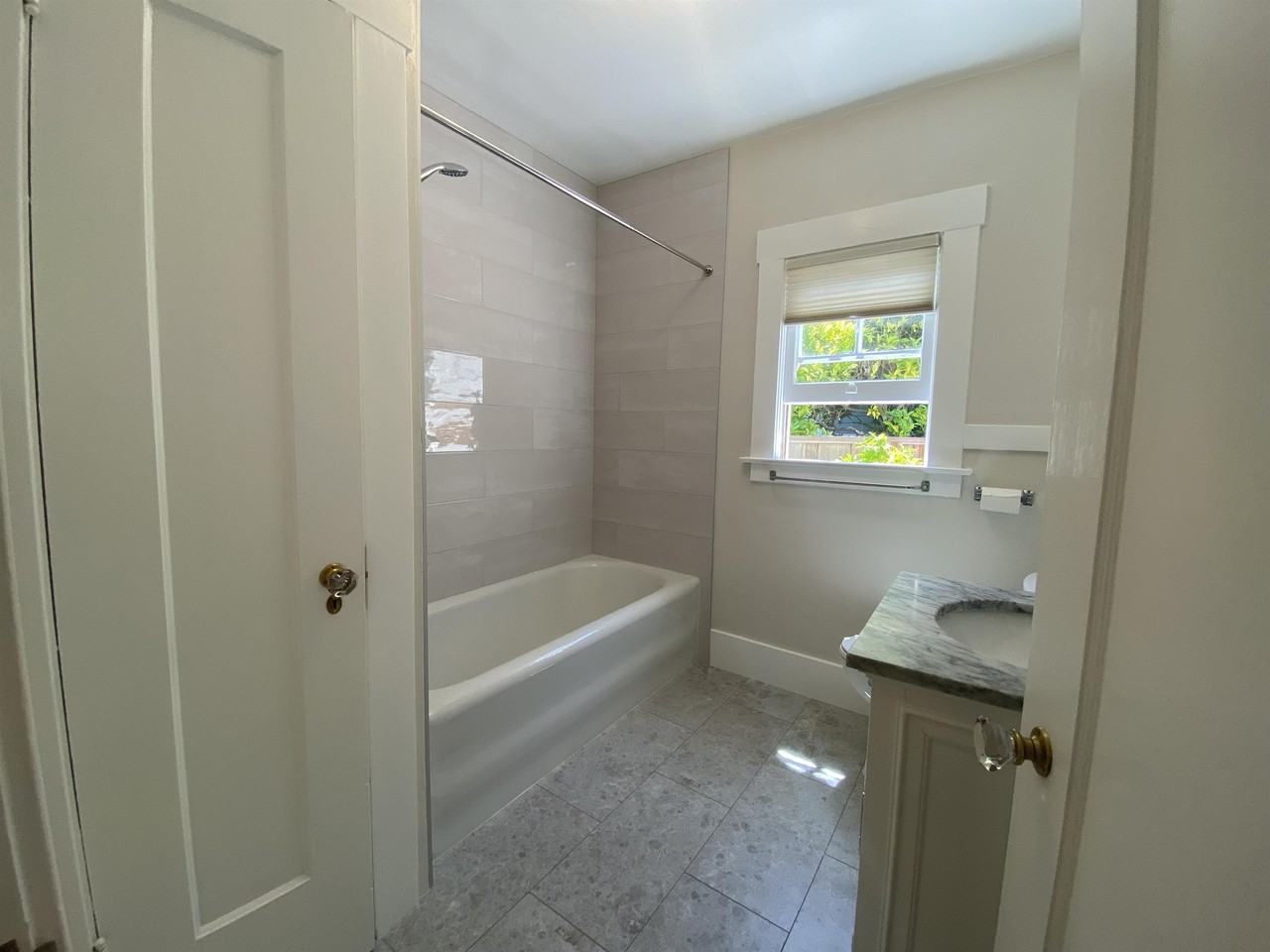 1401 Bellevue Ave - Photo 5 of 31
