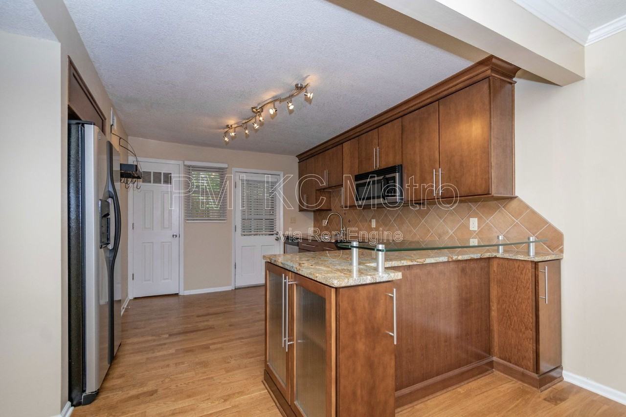 4618 Holly St #3 - Photo 7 of 22