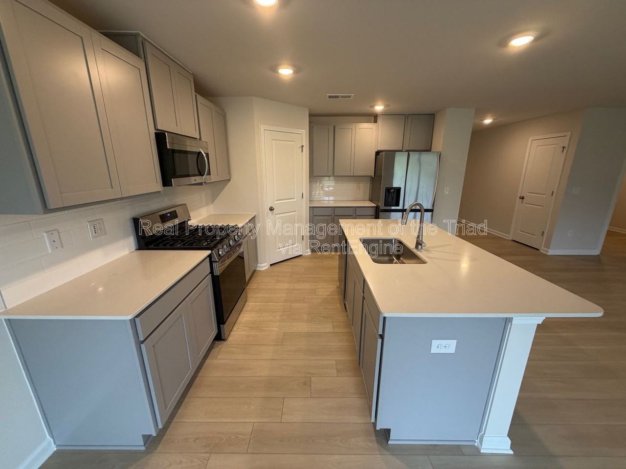 1784 Mallard Dr - Photo 4 of 29