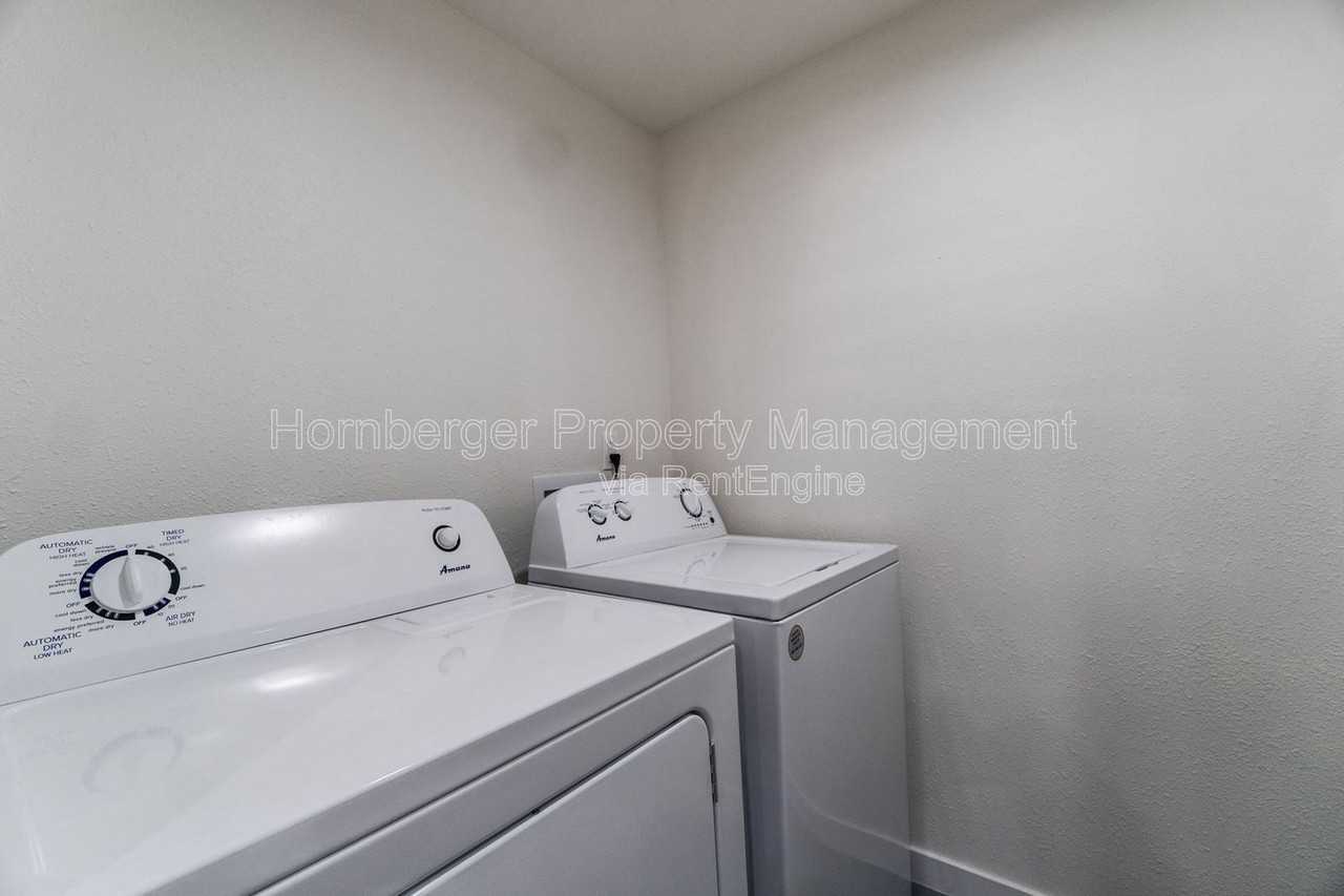 911 E Bridgeport Ave #B - Photo 7 of 11