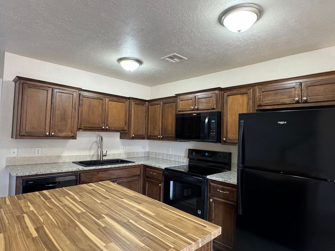 1301 Sw Washington Ave - Photo 4 of 14
