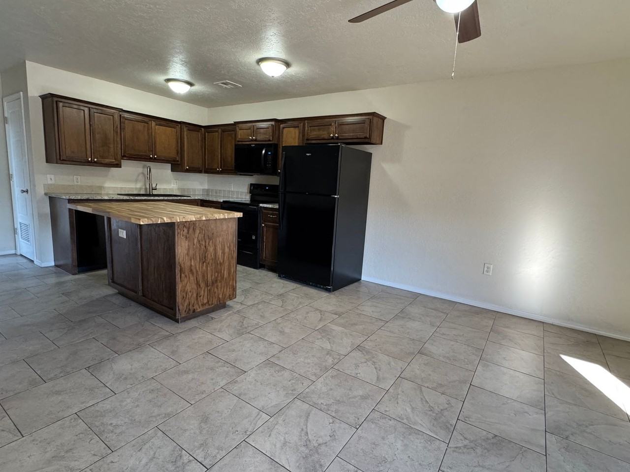1301 Sw Washington Ave - Photo 3 of 14