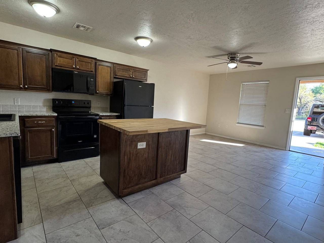 1301 Sw Washington Ave - Photo 5 of 14