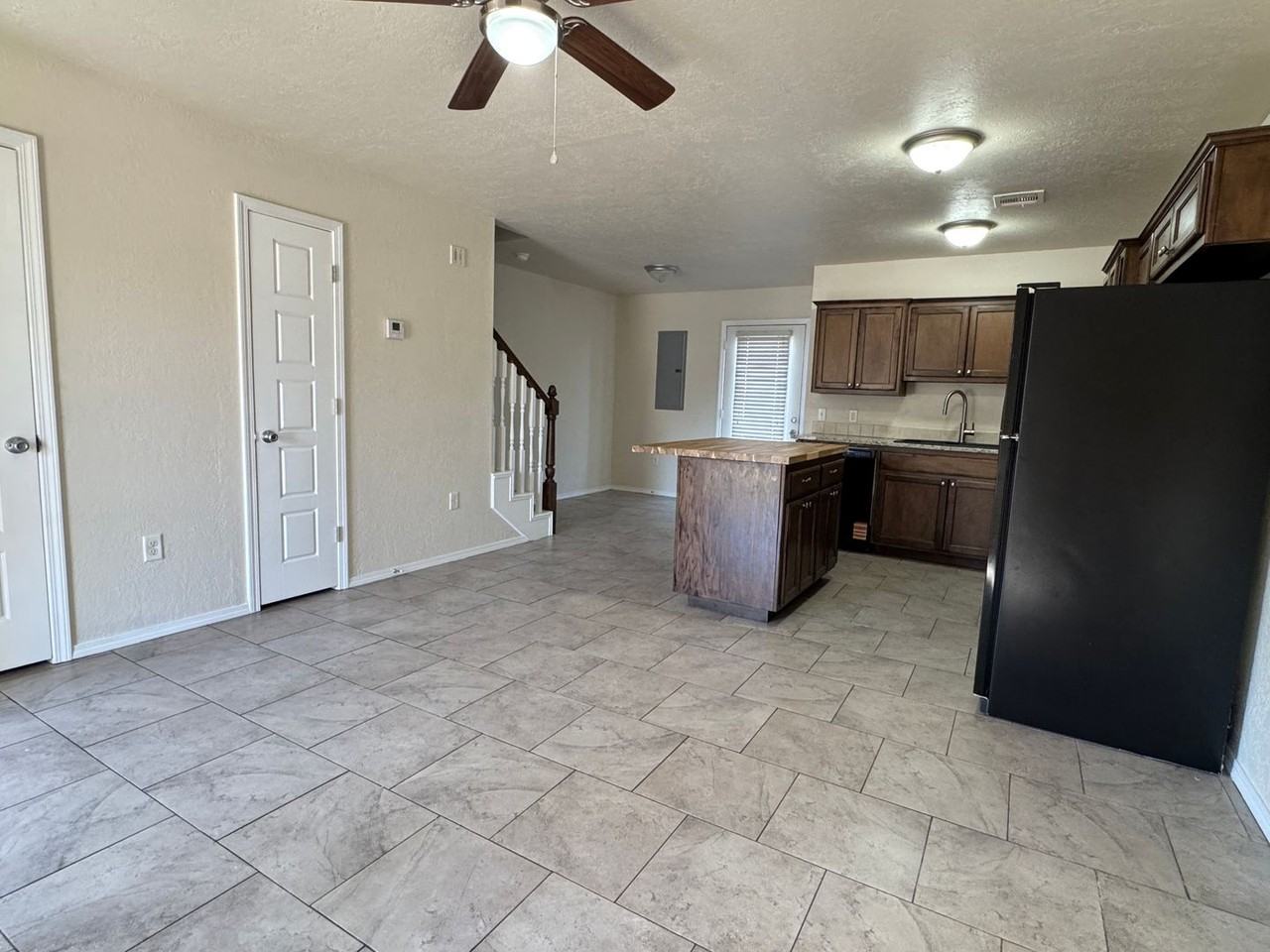 1301 Sw Washington Ave - Photo 6 of 14