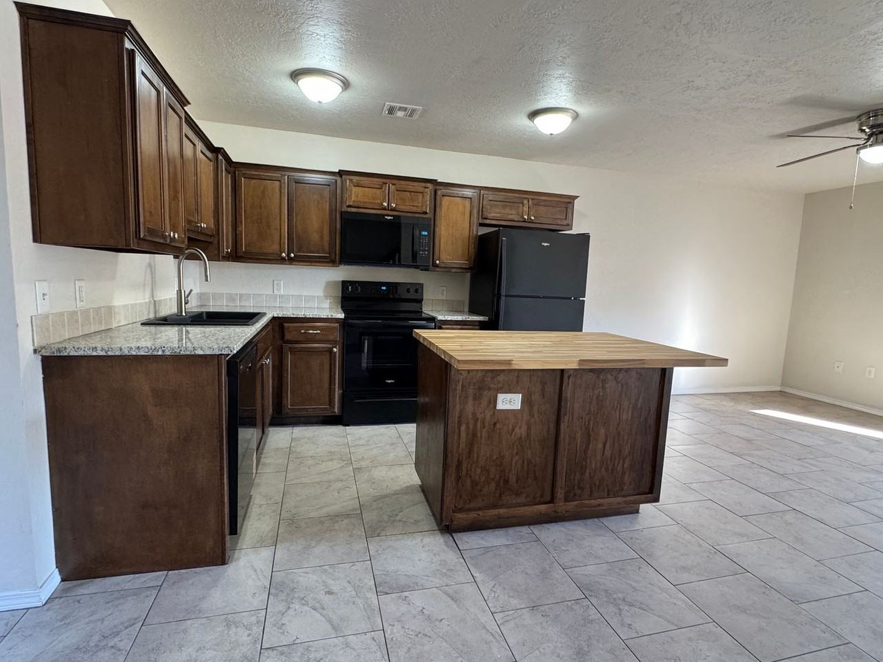1301 Sw Washington Ave - Photo 2 of 14