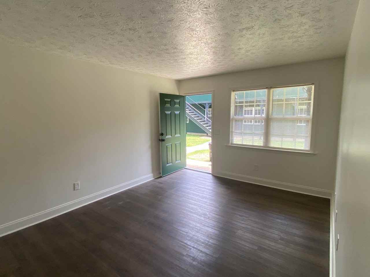 507 Geneva St #211 - Photo 4 of 17