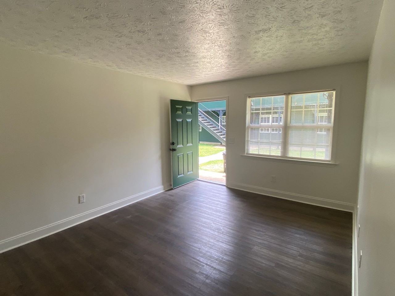 507 Geneva St #221 - Photo 3 of 17