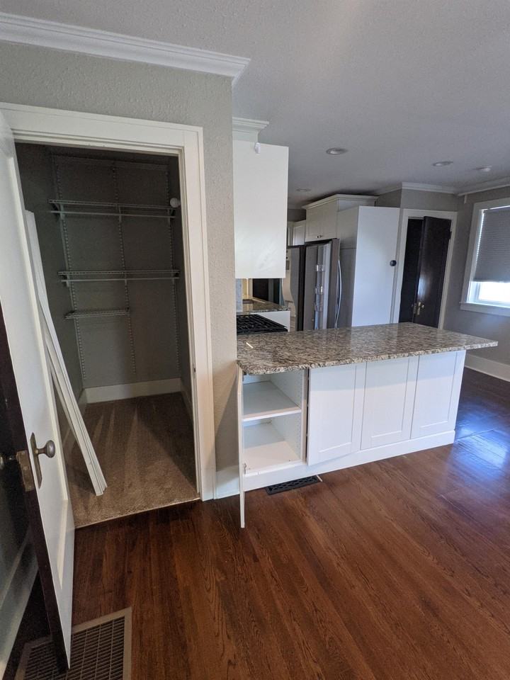 1403 4th St - Photo 3 of 9