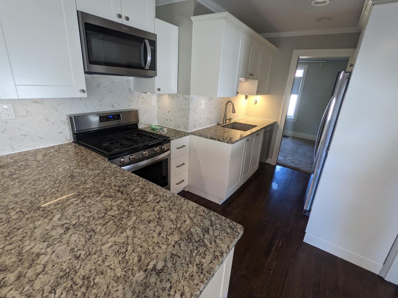 1403 4th St - Photo 4 of 9