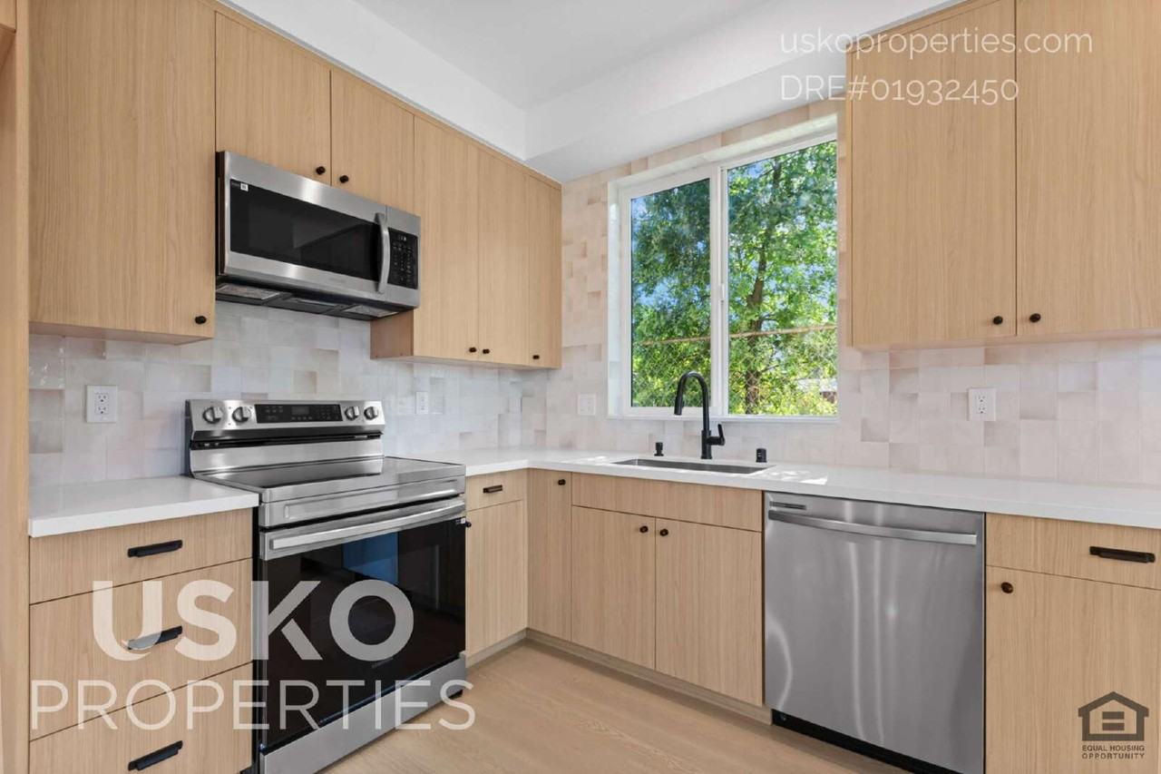 4401 El Camino Ave - Photo 3 of 10