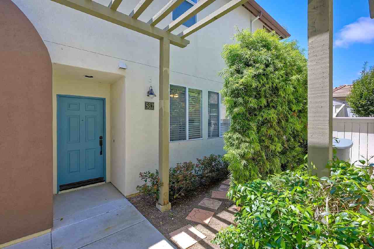 582 Sweet Pea Pl - Photo 2 of 33