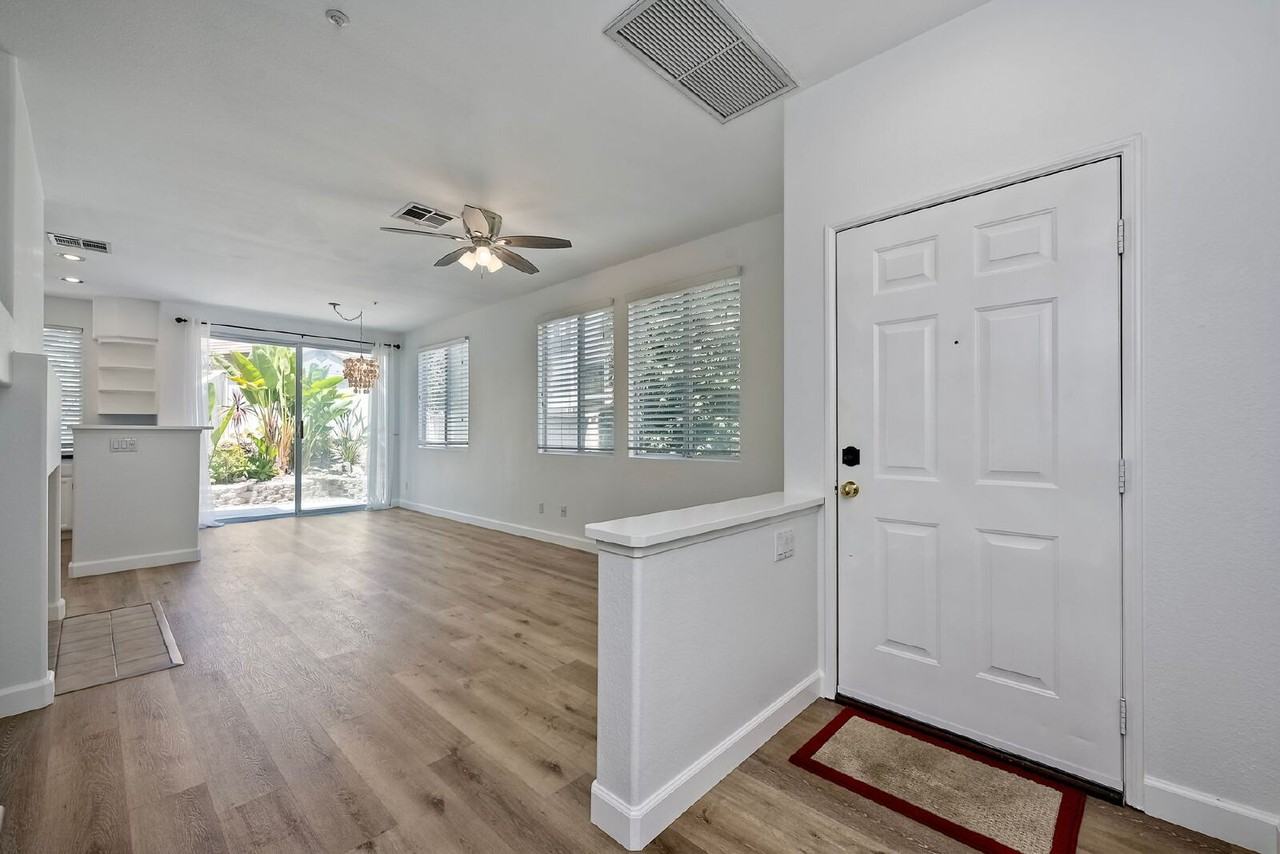 582 Sweet Pea Pl - Photo 3 of 33
