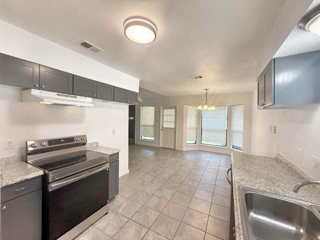 912 Spring Hill Drive - Photo 6 of 24